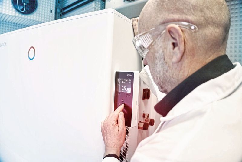 Die neuen Integral P Prozessthermostate erweitern den Temperaturbereich von brennbaren Wärmeträgern und ermöglichen Anwendungen unter realitätsnahen Bedingungen und günstigen Betriebskosten.  (Lauda)