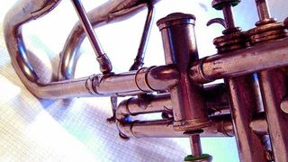 Das Jazzophone ist ein Blechblasinstrument das aus den 1920er-Jahren stammt. (Bild: Rölz)