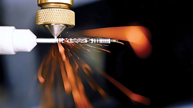 Rohrlaserbearbeitung in der Praxis: Systeme wie die Laserturn280 kommen bei der Herstellung zylindrischer Medizinprodukte zum Einsatz - darunter koronare und neurovaskuläre Stents, Hypotubes und Instrumente für minimalinvasive Eingriffe. (Bild: Aerotech)