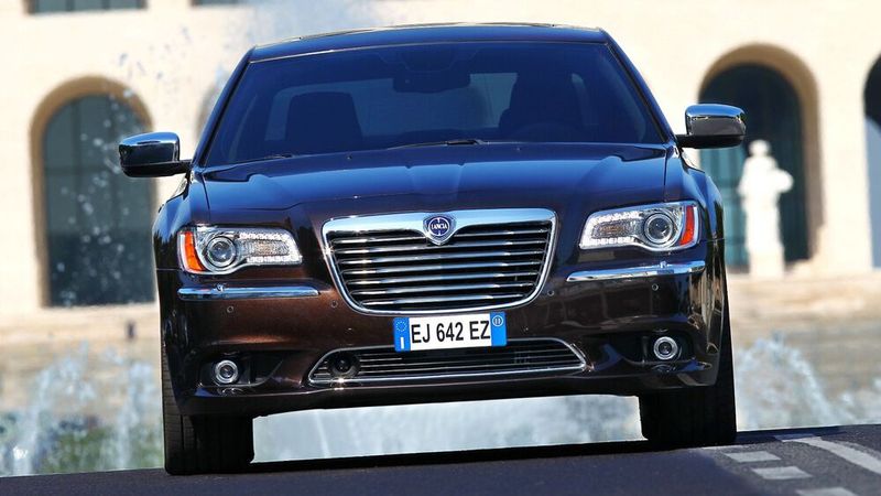 Seinen letzten offiziellen Auftritt in Europa hatte der 300 als Lancia Thema, der allerdings kaum Abnehmer fand und 2014 wieder vom Markt genommen wurde. (Bild: Lancia)