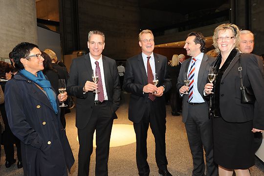 Die wenigen Herren (fast) unter sich: ((von li.)) Claudia Baumgärtel, Wolfgang Michel, Dr. Christian Rode, Markus Gold und Susanne Weiß. (Archiv: Vogel Business Media)