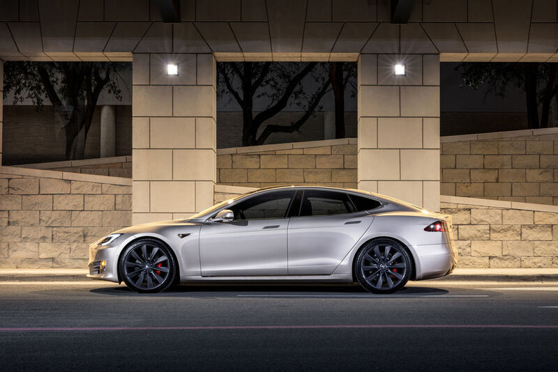 Als einziges Elektroauto schaffte es der Tesla Model S mit 60.712 Verkäufen gerade noch in die Top-Ten. (Tesla)