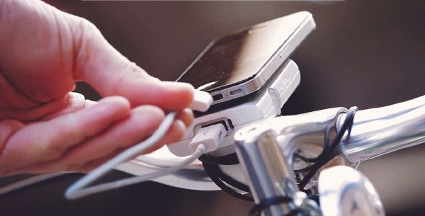 sodass dem Smartphone nie der Saft ausgeht (FlyKly)