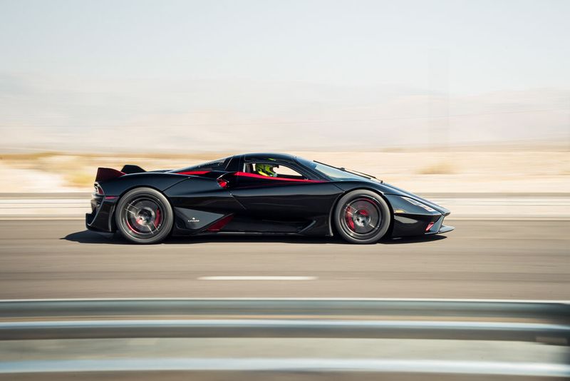 Der Tuatara wurde jetzt mit über 530 km/h gemessen. Laut Fahrer Oliver Webb wären auch mehr möglich gewesen.