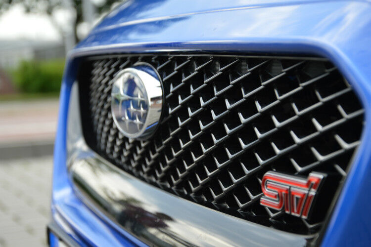 STI steht für „Subaru Tecnica International“. Dies ist der Name der Konzerntochter, die für die Motorsportaktivitäten des japanischen Herstellers Fuji Heavy Industries zuständig ist. (Foto: Achter)