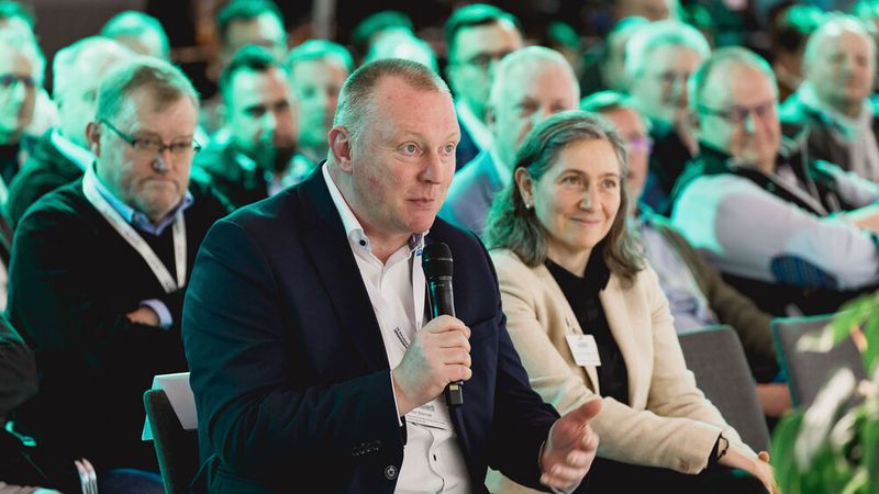 ZKF-Präsident Peter Börner schaltete sich häufig in diese Diskussionen ein und sorgte an der einen oder anderen Stelle für Klarheit. (Bild: Stefan Bausewein)