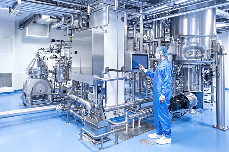 Modulare Automatisierung kann die Systemintegration beschleunigen und gleichzeitig die betriebliche Flexibilität in der pharmazeutischen Produktion erhöhen. (Bild: ZETA)