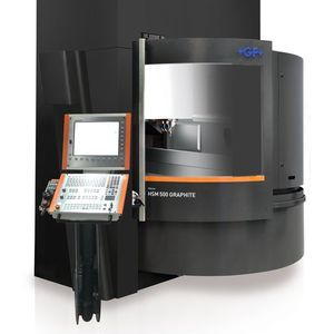 Die Mikron HSM 500 Graphite von GF Machining Solutions erfülle den wachsenden Bedarf an Graphitelektroden in einer Vielzahl von Marktsegmenten. Sie ist mit der neuen HVC140 Spindel von Step-Tec mit 42.000 U/min, integriertem System 3R Workpartner 1+ (WPT1+) und integrierter Staubabsaugung speziell für die Bearbeitung von Grafitelektroden konfiguriert, wie es heißt.
