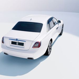 Rund 2,6 Tonnen wiegt der auf 5,55 Meter Länge gewachsene Rolls-Royce Ghost.(Bild:  Rolls-Royce)