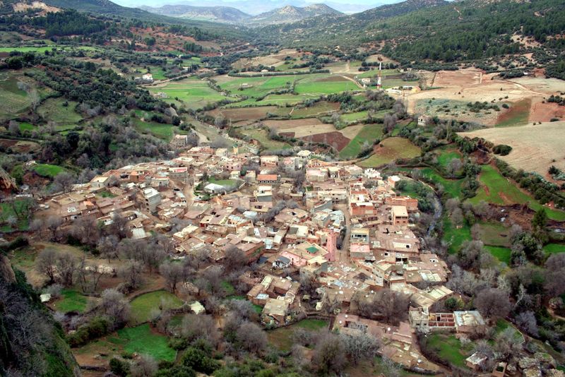 -23,9 °C – 11.02.1935 Ifrane, Marokko, Afrika  In der marokkanischen Stadt Ifrane wurde im Februar 1935 eine Temperatur von -23,9 °C verzeichnet. Dies ist für ganz Afrika ein Rekordwert.     Hier geht es zurück zum Begleitartikel dieser Bildergalerie: Die tiefsten Temperaturen der Welt  Quelle: Minus 89,2 Grad: Das sind die weltweiten Kälterekorde     Bildquelle: Khalid Souqbi (CC BY-SA 3.0): Zaouia_d'ifrane (Khalid Souqbi (CC BY-SA 3.0))