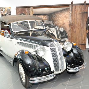 Einige Schätze aus dem Unterberger Familienbesitz sind jetzt in Kufstein öffentlich zugänglich. Dazu gehört ein BMW 326...(Bild:  Wehner / »kfz-betrieb«)