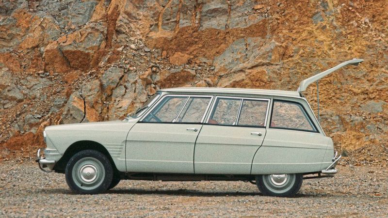 Der 1964 vorgestellte Kombi bot nicht nur mehr Stauraum, er vermied quasi auch das gewöhungsbedürftige gewölbte Heckfenster, an dem sich doch einige störten. (Bild: Archives Terre Blanche/Photononstop)