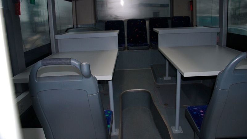 Das Büro im Bus steht für Beratungsgespräche zur Verfügung. (Bild: Wenz | F+K)