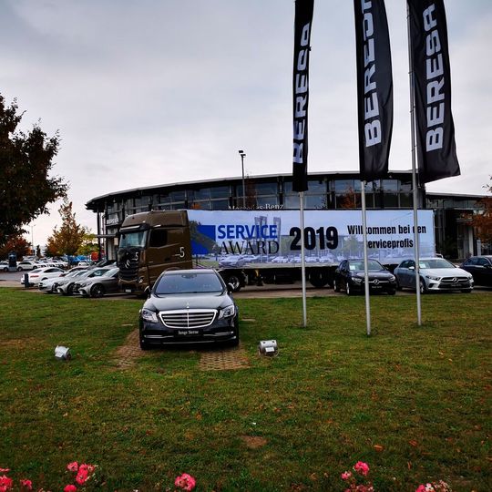 Schon von Weitem wird deutlich: Service wird bei Beresa groß geschrieben.(Bild:  Ottmar Holz / »kfz-betrieb«)