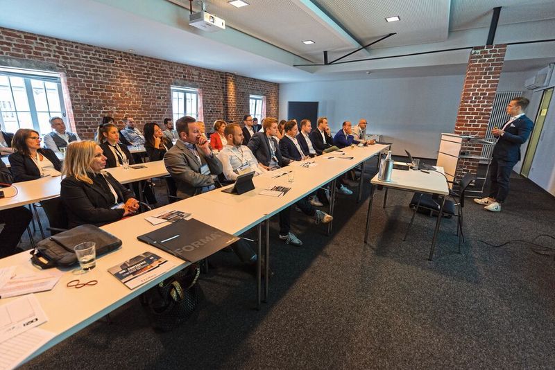  werden in vier Themen-Areas Workshops angeboten zu Digital Organization, Smart Factory, Industrial Innovation und B2B Commerce & Procurement.  (Startup Landschaft)