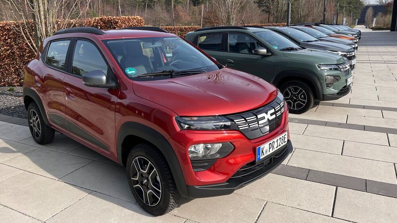 2020 stellt Dacia den vollelektrischen Spring als preiswertestes vollelektrisches Stadtauto in Europa vor. Seit 2021 wird er in China bei Dongfeng in Wuhan produziert. (Bild: Dacia)