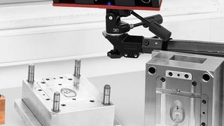 GOM auf der K 2016: Ein Scanner der neuen Atos-Scanbox-Modelle hat alles im Bilck. Das System wurde für die fertigungsnahe Inspektion und Qualitätssicherung entwickelt. Hier im Einsatz in Sachen Spritzgießen. (GOM)