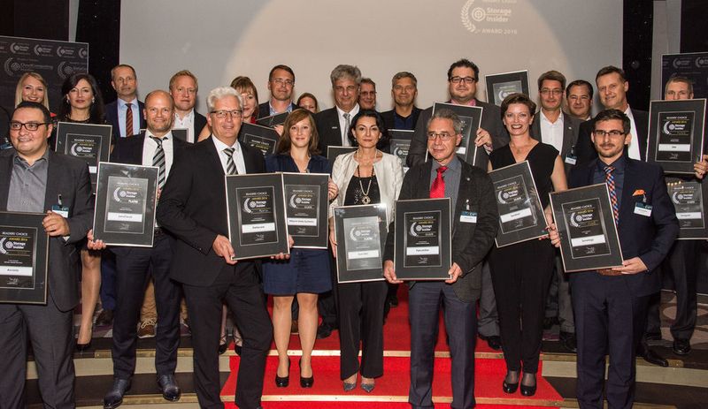 Alle glücklichen Gewinner des Storage-Insider Readers´Award 2016 auf einem Bild vereint. (Dominik Sauer / VIT)