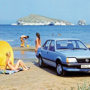 Ascona in Ascona? Nicht ganz, schließlich liegt der gleichnamige Ort am Nordufer des Lago Maggiore und nicht am Mittelmeer. (Bild:  Opel)