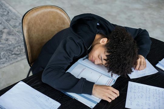 The sleep biology of adolescents is geared towards falling asleep late. With school starting early these days, chronic sleep deprivation can occur. (Source:  free licensed / Pexels)