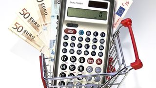 Lieferantenmanagement: Neben Kosten zählen auch andere Faktoren (Bild: Thorben Wengert, pixelio.de)