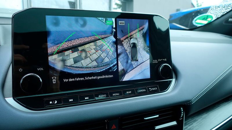 Hilft beim Rangieren: die 360-Grad-Rundumansicht. (Simon/»kfz-betrieb«)