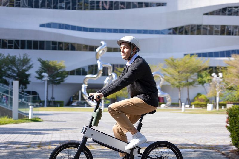 Der Akku ermöglicht eine Reichweite von bis zu 110 km und ist in 2,5 Stunden vollständig aufgeladen. (Bild: Acer)