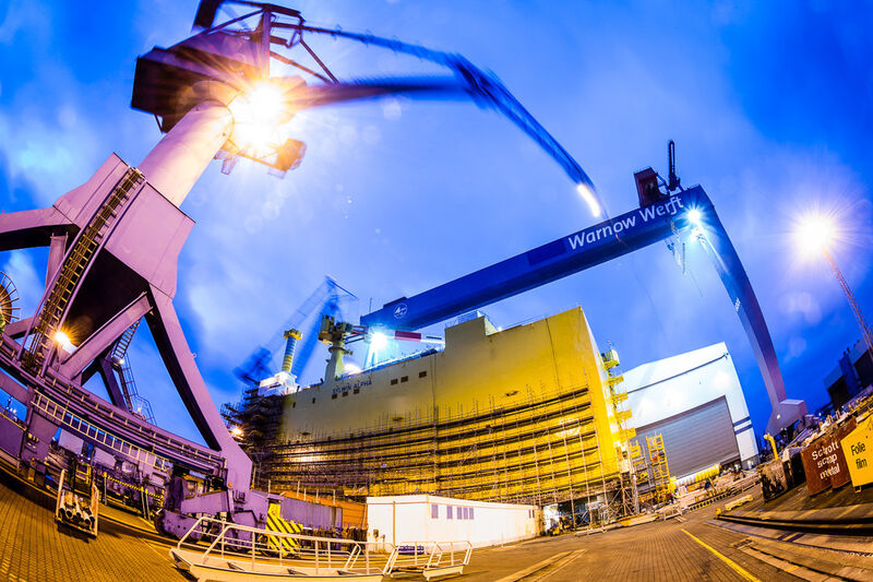 Die 67 m hohe, 56 m breite und 83 m lange Offshore-Konverterplattform wurde in der Werft Rostock-Warnemünde von Nordic Yards gefertigt. (Quelle: Siemens AG)