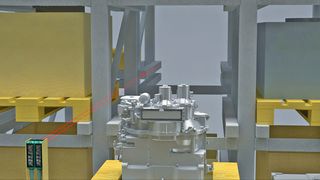 Anwendung der PRT für die Fach-Fein-Positionierung bei doppelt-tiefen Regalen  (Bild: Pepperl + Fuchs)