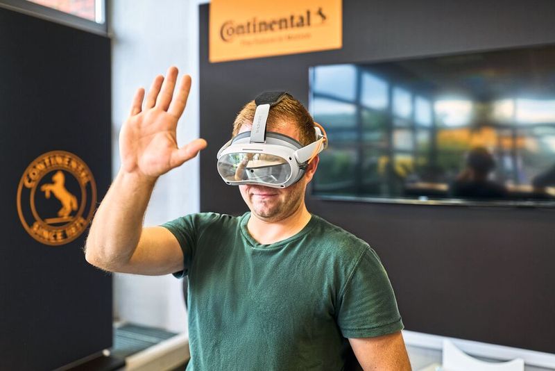 Für die Trainings setzt die Conti-Academy auch auf Virtual und Mixed Reality, um technische Inhalte erlebbar zu machen.(Bild:  Continental)