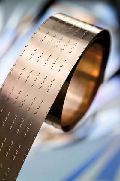 Die Profiltech-Frästechnik ermöglicht die Herstellung von Stufenbändern mit sehr präzisen, schmalen Kanälen. (Bild: Profiltech)