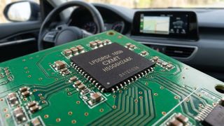 Der Speicherhersteller CXMT hat einen äußerst erfolgreichen Börsengang hingelegt. Unter anderem gehören einige Autohersteller zu den Investoren. (Bild: KI-generiert)