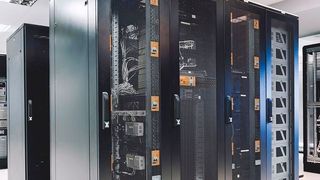 Smarte Zugangskontrollsysteme sind die Spezialität der Kentix GmbH aus Idar-Oberstein. Deren Expertise passt außerdem genau in das Portfolio von Assa Abloy, weshalb man Kentix jetzt übernommen hat. Hier mehr dazu ... (Bild: Kentix)