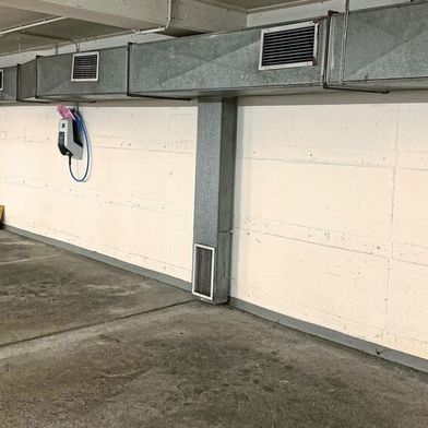 Die Regierung fördert künftig die Verbesserung der Ladeinfrastruktur in Mehrparteienhäusern, beispielsweise die Anschaffung von Wallboxen. (Bild: Doris Pfaff/»kfz-betrieb«)