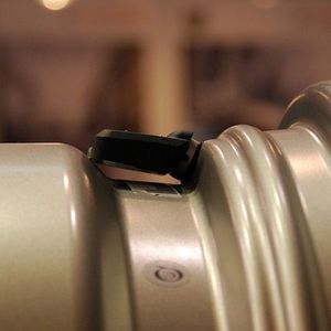 Passt nicht, wackelt und hat Luft: Wenn Felgenbett und Sensor nicht zusammenpassen, ist der Ausfall programmiert.(Foto:  Rosenow)