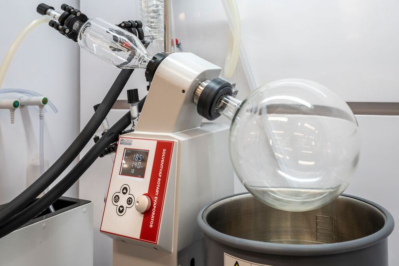 Die Deep-Eutectic-Solvent-Technologie (DES) von Iondrive Limited ermöglicht eine umweltfreundliche und kostengünstige Rückgewinnung von kritischen und wertvollen Metallen aus Batterien, Elektroschrott und gemischten Hydroxidfällungen.  (Bild: Iondrive)