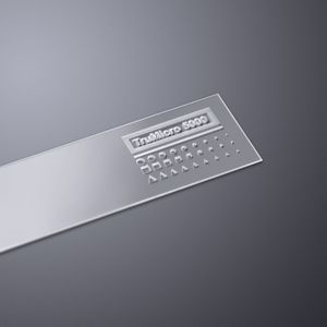 Bild 1: Wenns hart kommt: Mit einem Pikosekundenlaser geschnittenes Saphirmuster. Diese Laser sind ideal für die Bearbeitung von Glas, Keramik und Saphir geeignet.