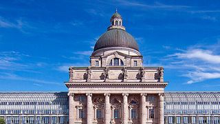 Ein Firmenkonsortium berät Bayern bei der OZG-Umsetzung (Markus Bormann - stock.adobe.com)