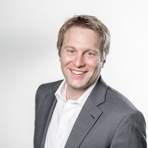 (ANDREA FABRY    07243/597795)