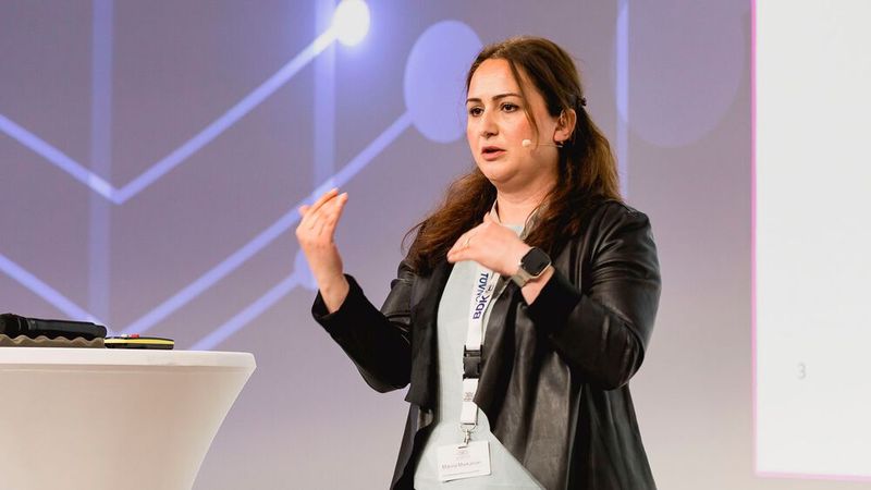 Marina Markanian von der BPR Mittelstandsberatung erklärte den Teilnehmern, wie das Karosserie- und Lackiergeschäft die Auslastung ihrer Werkstätten verbessern kann – und was man dabei beachten sollte. (Bild: Stefan Bausewein)