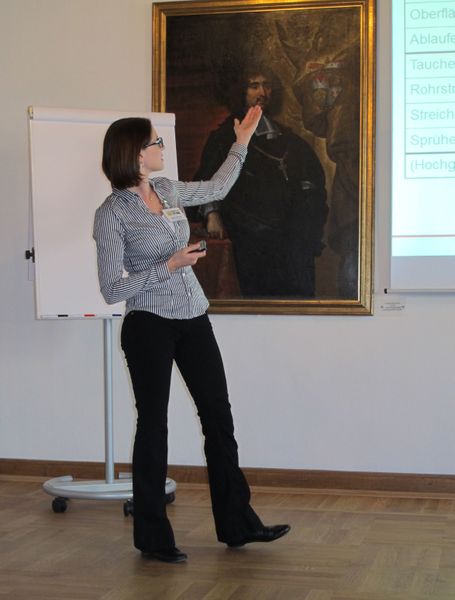 Referenten des MSR-Forums im Rahmen der Förderprozess-Foren 2013 in Würzburg   Referentin: Xandra Wittmann (Anton Paar) Thema: Viskositätsmessung von zähen Fördermedien    Zitat: Von der Fließkurve kann man in der Praxis gut auf den Volumenstrom schließen.  (Bild: PROCESS/Ernhofer)
