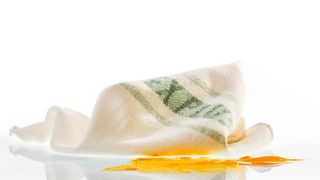 Das intelligente Putztuchsystem von Mewa sorgt dafür, dass saubere Putztücher zur Reinigung von Maschinen und Werkzeugen stets vorhanden sind.  (Mewa)