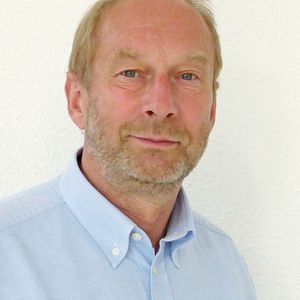 Dr. Detlef Heindl, Panacol: „Bei der Verklebung von Nadeln in Spritzen ist eine Aushärtung in deutlich weniger als einer Sekunde möglich.“