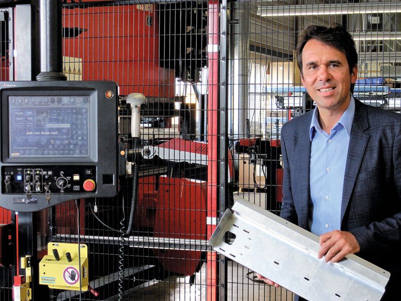 Thomas Schnekenburger, Geschäftsführer der SMB Schnekenburger GmbH, verfügt über einen umfangreichen modernen Maschinenpark: „Unsere Fähigkeiten zur Präzisionsarbeit, gepaart mit einer marktgängigen Preispolitik, sorgen für eine hohe Auslastung der Maschinen und Anlagen.“ (Bild: Schnekenburger)