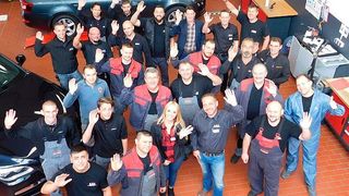 Große Freude in Stuttgart: ABS Autoservice ist unter den Top Ten beim Deutschen Werkstattpreis 2016. (Rosenow)