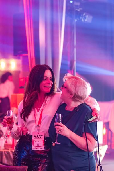 Patrizia Fioretti und Petra Trost-Gürtner freuen sich auf ihren Part – die Moderation der WIN-Awards 2023! (Bild: www.hamann.photo)
