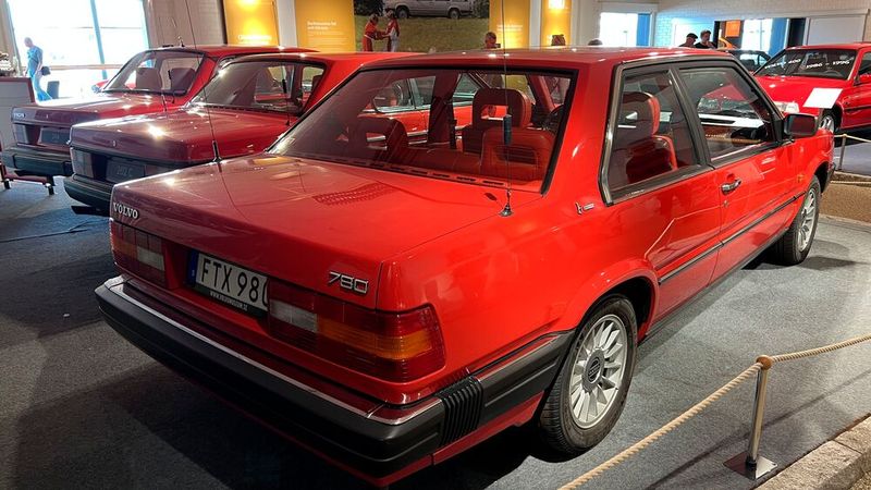 Volvo-CEO Pehr Gyllenhammar bevorzugte feuerrote Privatautos mit rot ausgekleidetem Interieur, so wie diesen Volvo 780 von 1985. (Bild: autodrom)