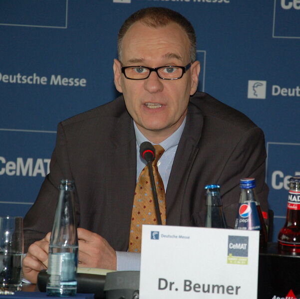 Laut Dr. Christoph Beumer, Vorsitzender des Cemat-Präsidiums, wird über die Hälfte der Logistikdienstleistungen hierzulande nicht über den Transportweg erbracht - eben von der Intralogistik. (Bild: Maienschein)