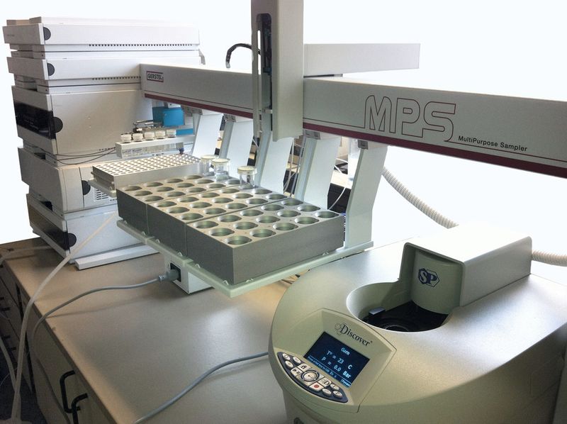 Abb. 2: Anbindung des Discover an einen Autosampler und LC mit automatischer Injektion des Extraktes (CEM)