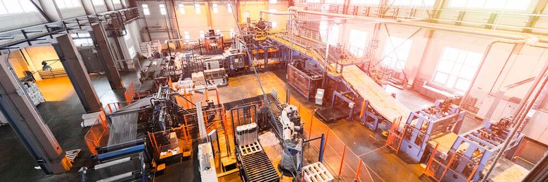 Sind häufig an zu vielen Stellen noch eine Blackbox: Produktionsprozesse in der Industrie. Mit einem neuen IIoT-Demonstrator will der Marktplatz Industrie 4.0 das ändern.(Bild:  ©Ivan Traimak - stock.adobe.com)